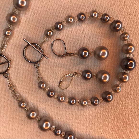 Lustrous Silver Pearl Necklace, Bracelet, and Earring Set - Picture 11 of 14